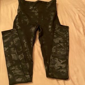 Spanx black camo leggings. Xs